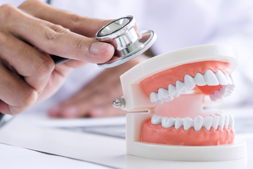 How to maintain and clean dental prosthesis