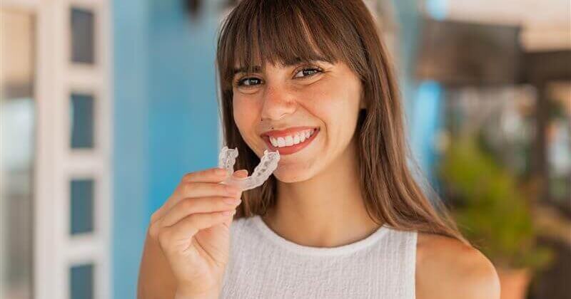 Invisalign pour adultes : Comment l&rsquo;âge n&rsquo;est pas un obstacle à un sourire magnifique